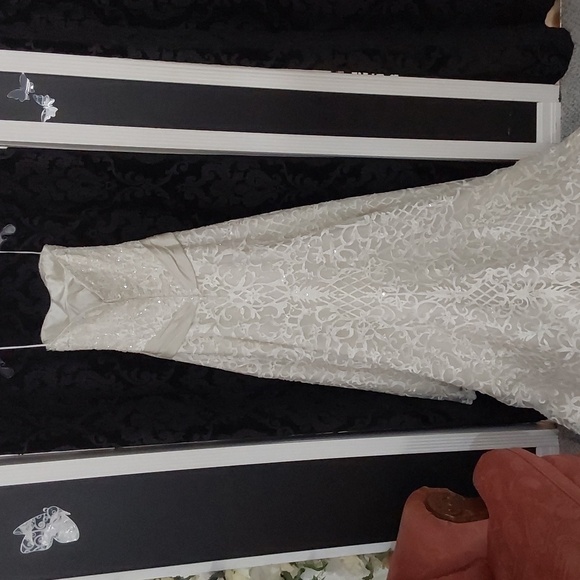 NWT Bonny Bridal Lace A Line Wedding Gown 8806 - Picture 2 of 5